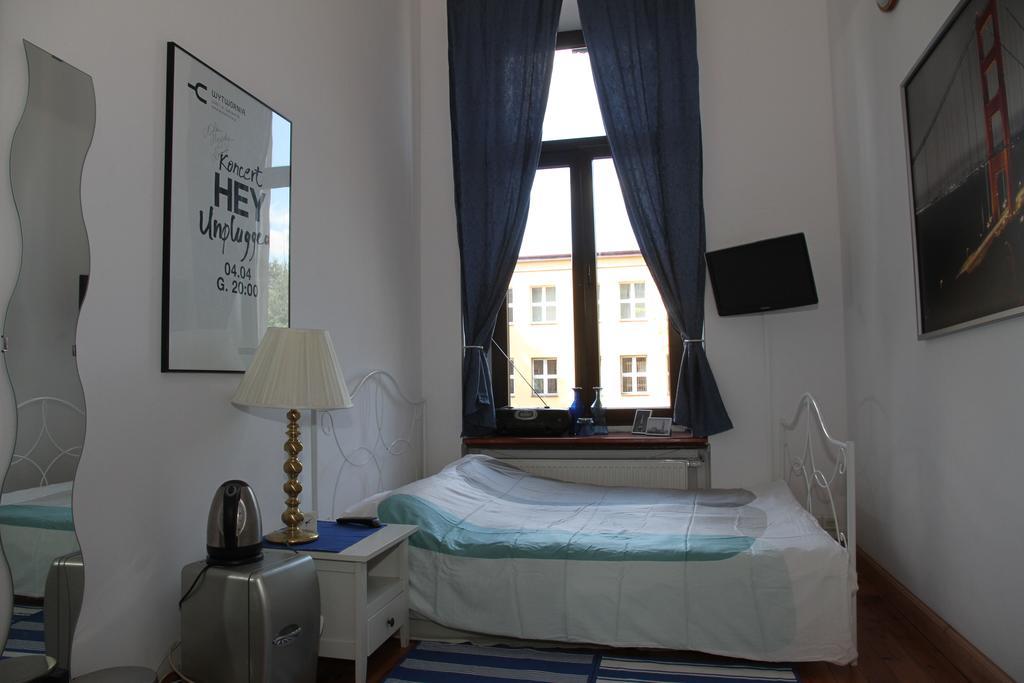 Pokoje Goscinne P.O.W. 17 Lodź Ruang foto